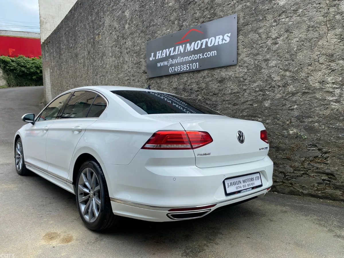 Volkswagen Passat Saloon, Diesel, 2017, White