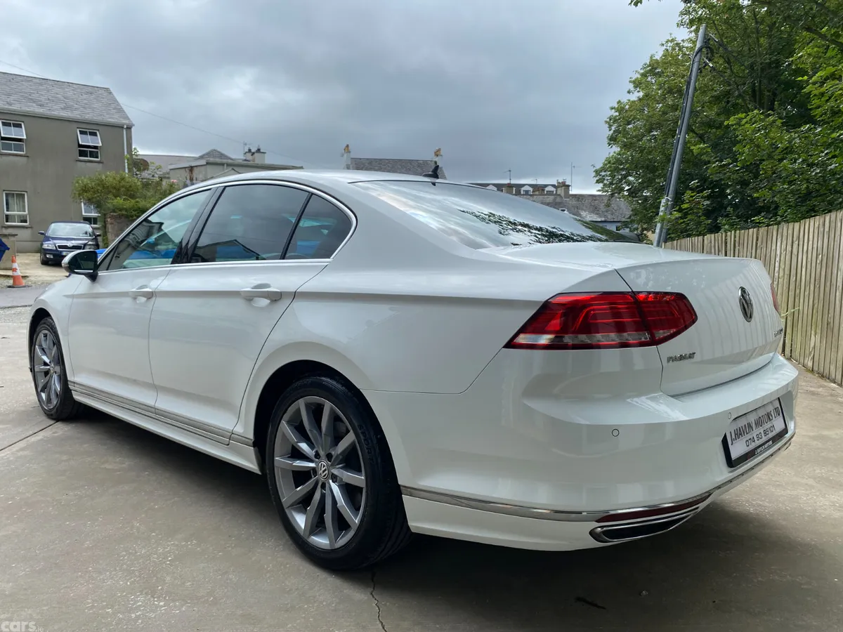 Volkswagen Passat Saloon, Diesel, 2017, White