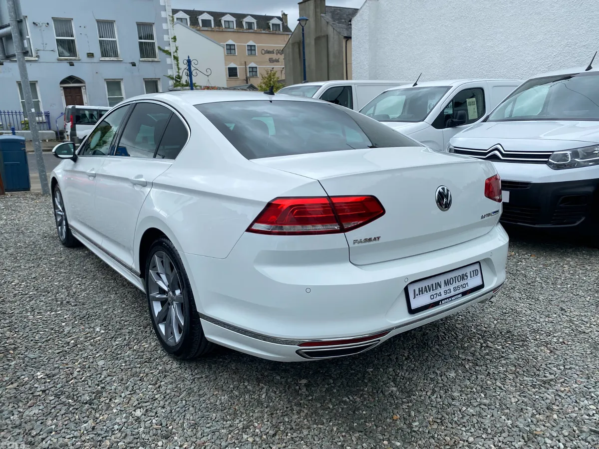 Volkswagen Passat Saloon, Diesel, 2017, White