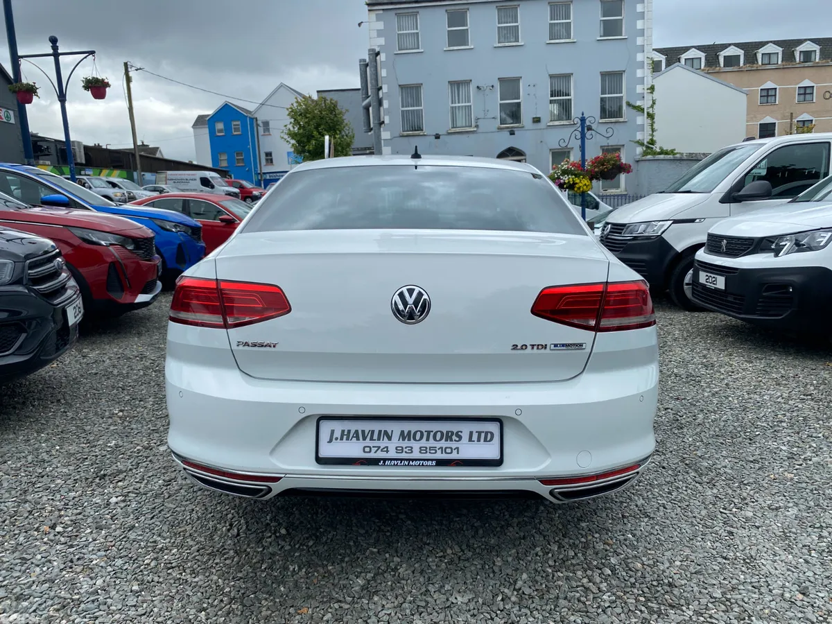 Volkswagen Passat Saloon, Diesel, 2017, White