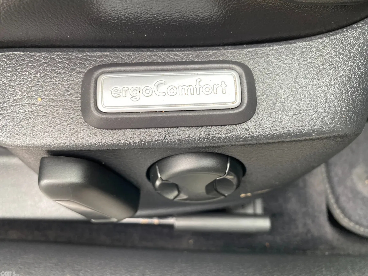 Volkswagen Passat Saloon, Diesel, 2017, White