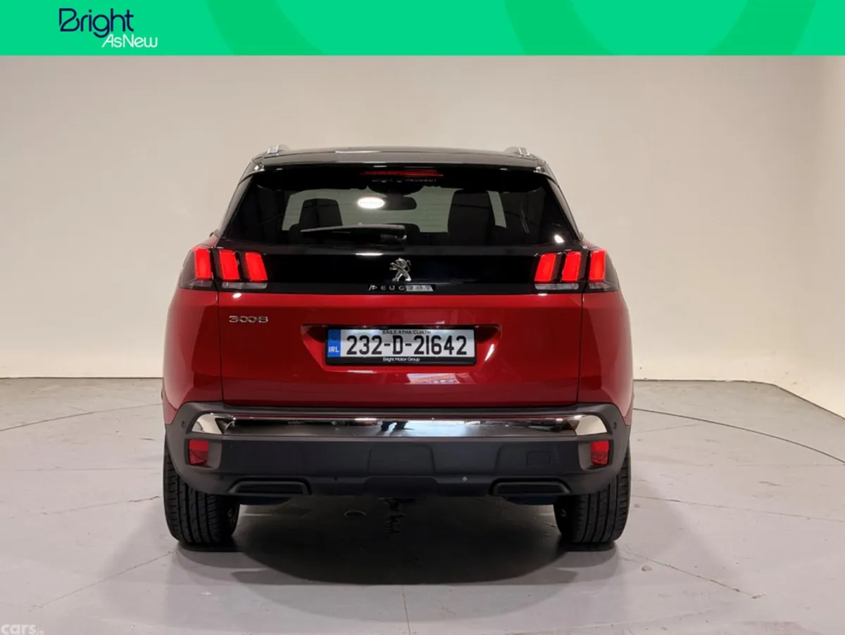 Peugeot 3008 MPV, Petrol, 2023, Red