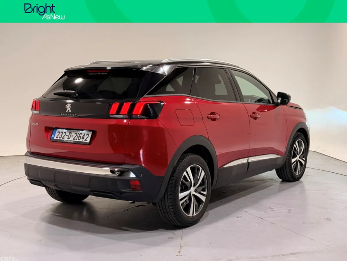 Peugeot 3008 MPV, Petrol, 2023, Red