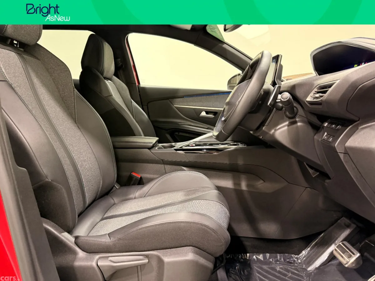 Peugeot 3008 MPV, Petrol, 2023, Red