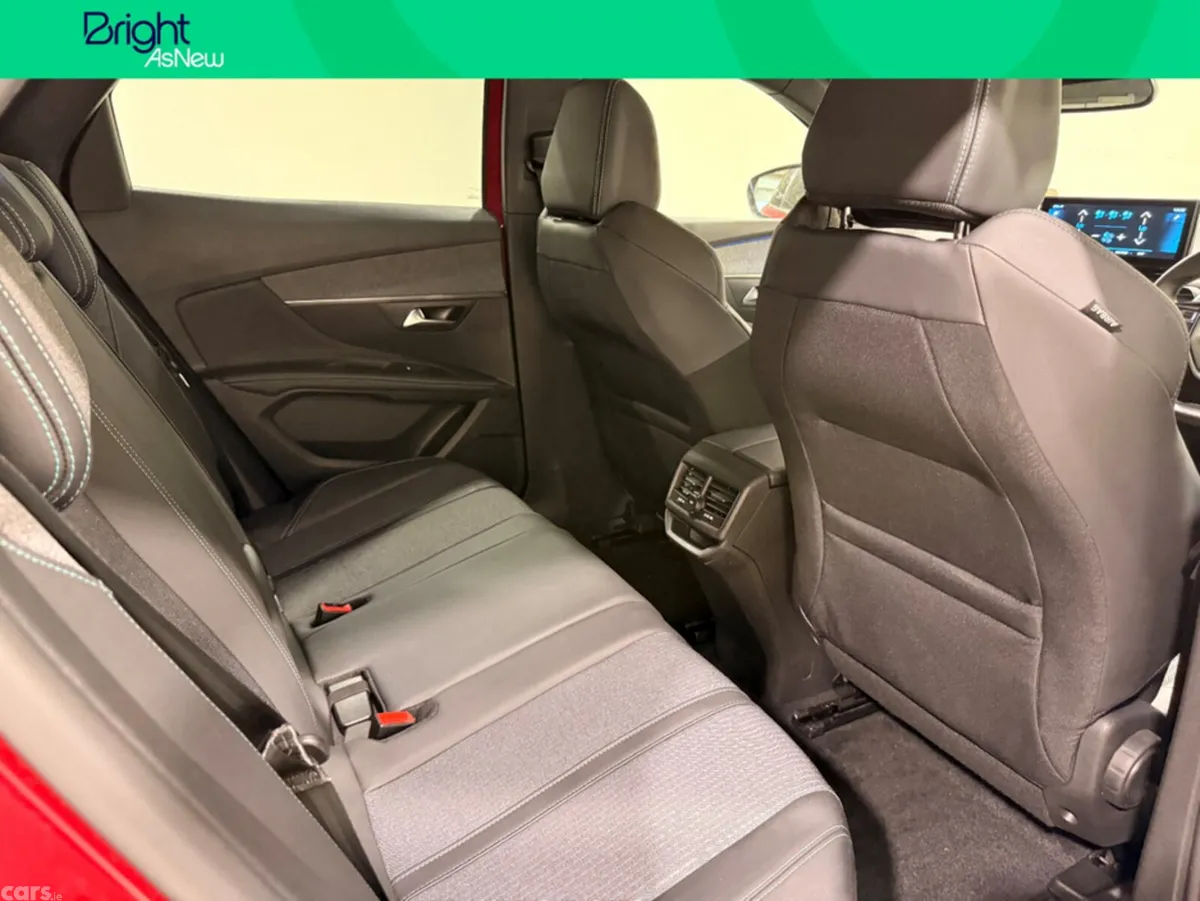 Peugeot 3008 MPV, Petrol, 2023, Red