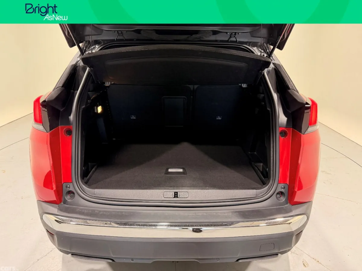 Peugeot 3008 MPV, Petrol, 2023, Red