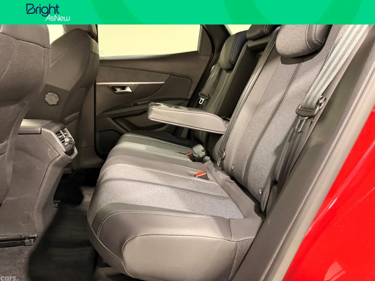 Peugeot 3008 MPV, Petrol, 2023, Red