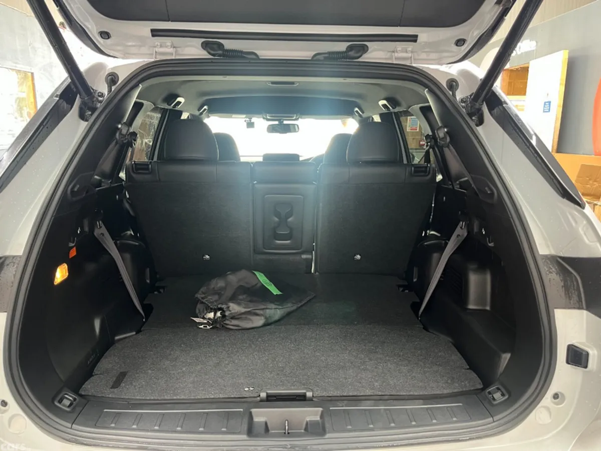 Mitsubishi Outlander SUV, Petrol Plug-in Hybrid, 2023, White