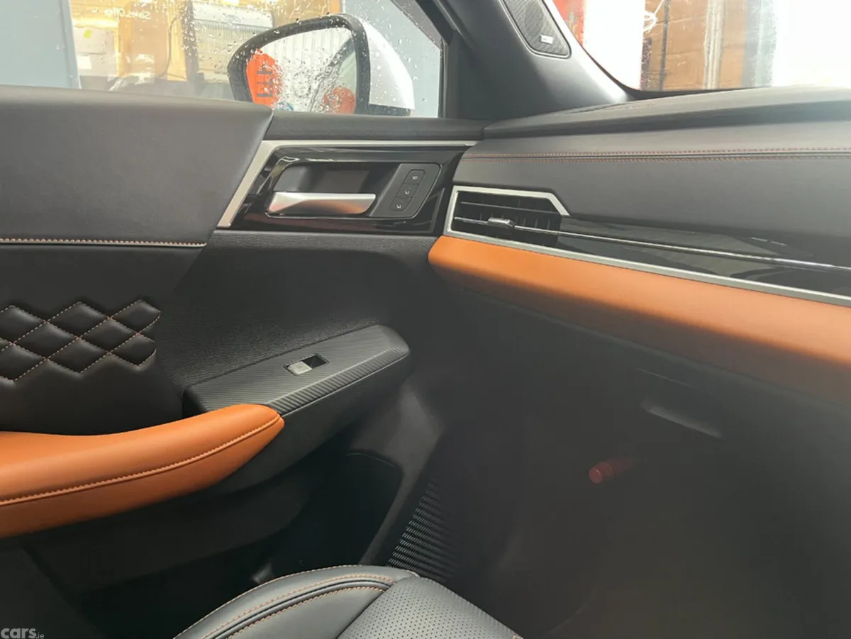 Mitsubishi Outlander SUV, Petrol Plug-in Hybrid, 2023, White