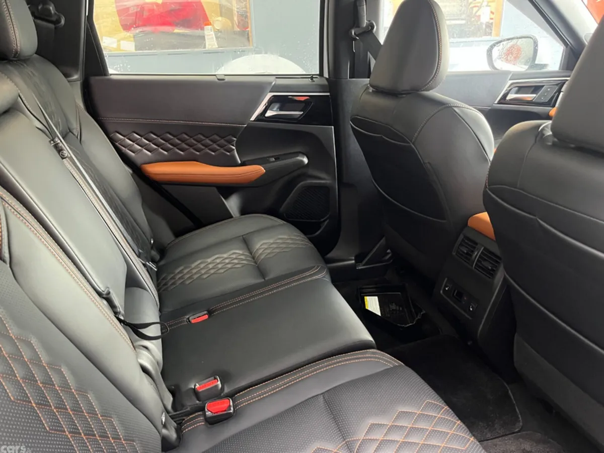 Mitsubishi Outlander SUV, Petrol Plug-in Hybrid, 2023, White