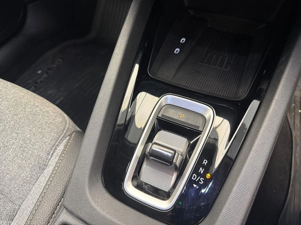 Skoda Octavia Saloon, Diesel, 2025, Grey