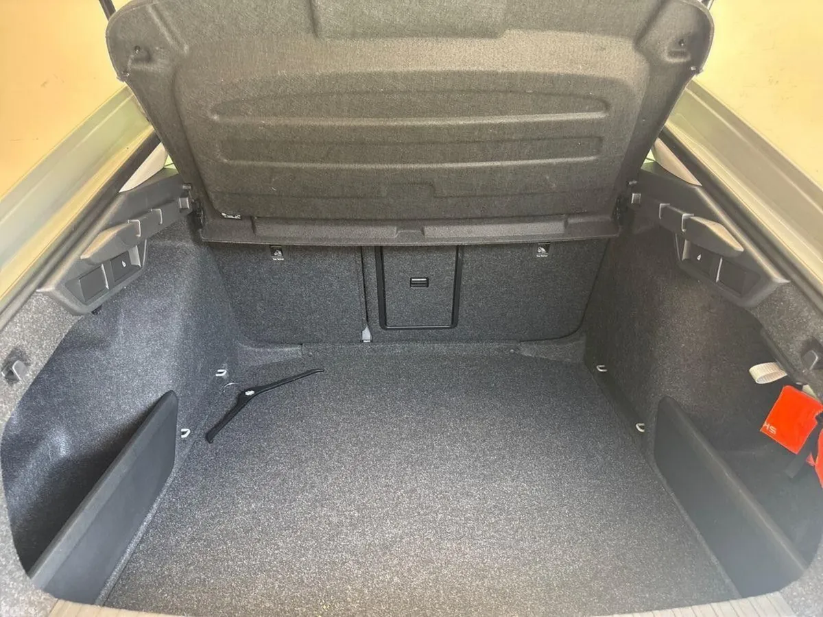 Skoda Octavia Saloon, Diesel, 2025, Grey