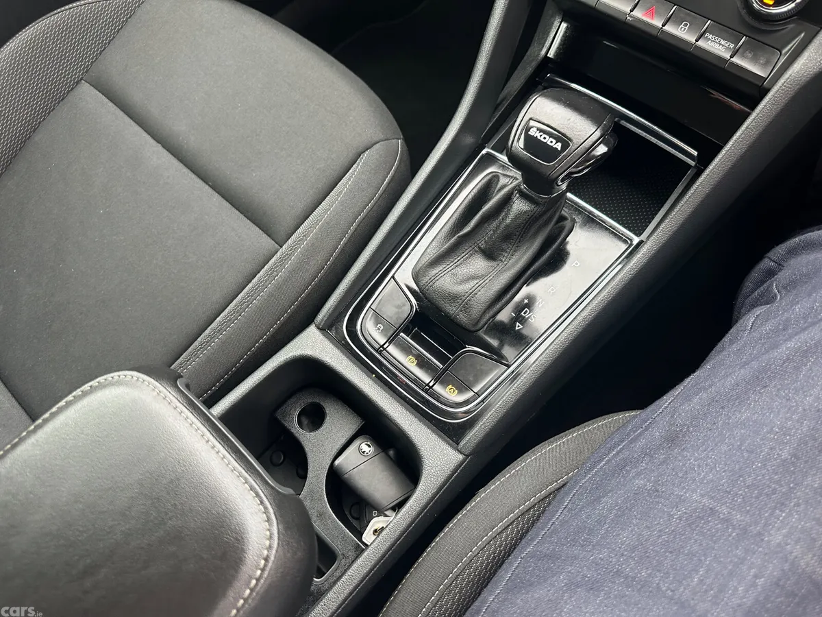 Skoda Karoq SUV, Diesel, 2023, Silver