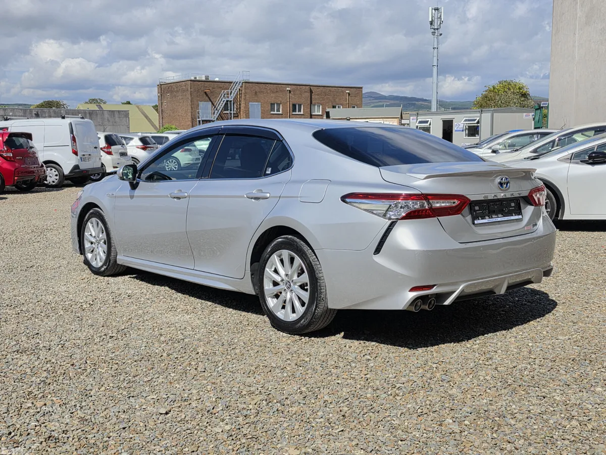 Toyota Camry Saloon, Petrol Hybrid, 2019, Silver