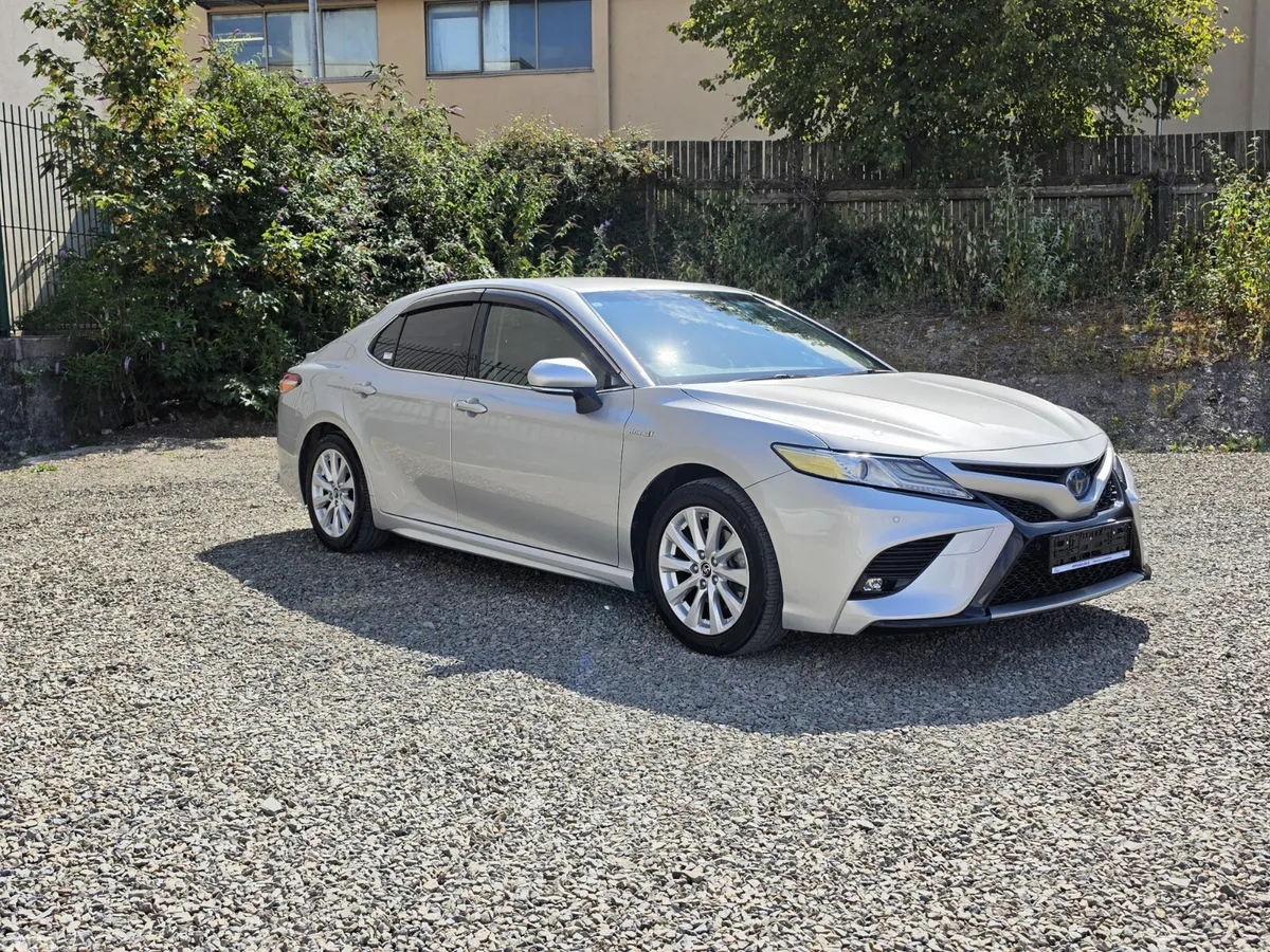 Toyota Camry Saloon, Petrol Hybrid, 2019, Silver