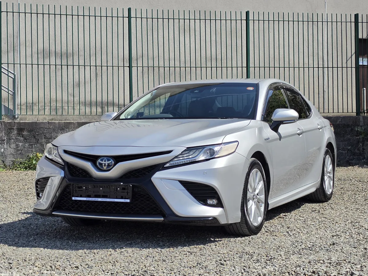 Toyota Camry Saloon, Petrol Hybrid, 2019, Silver