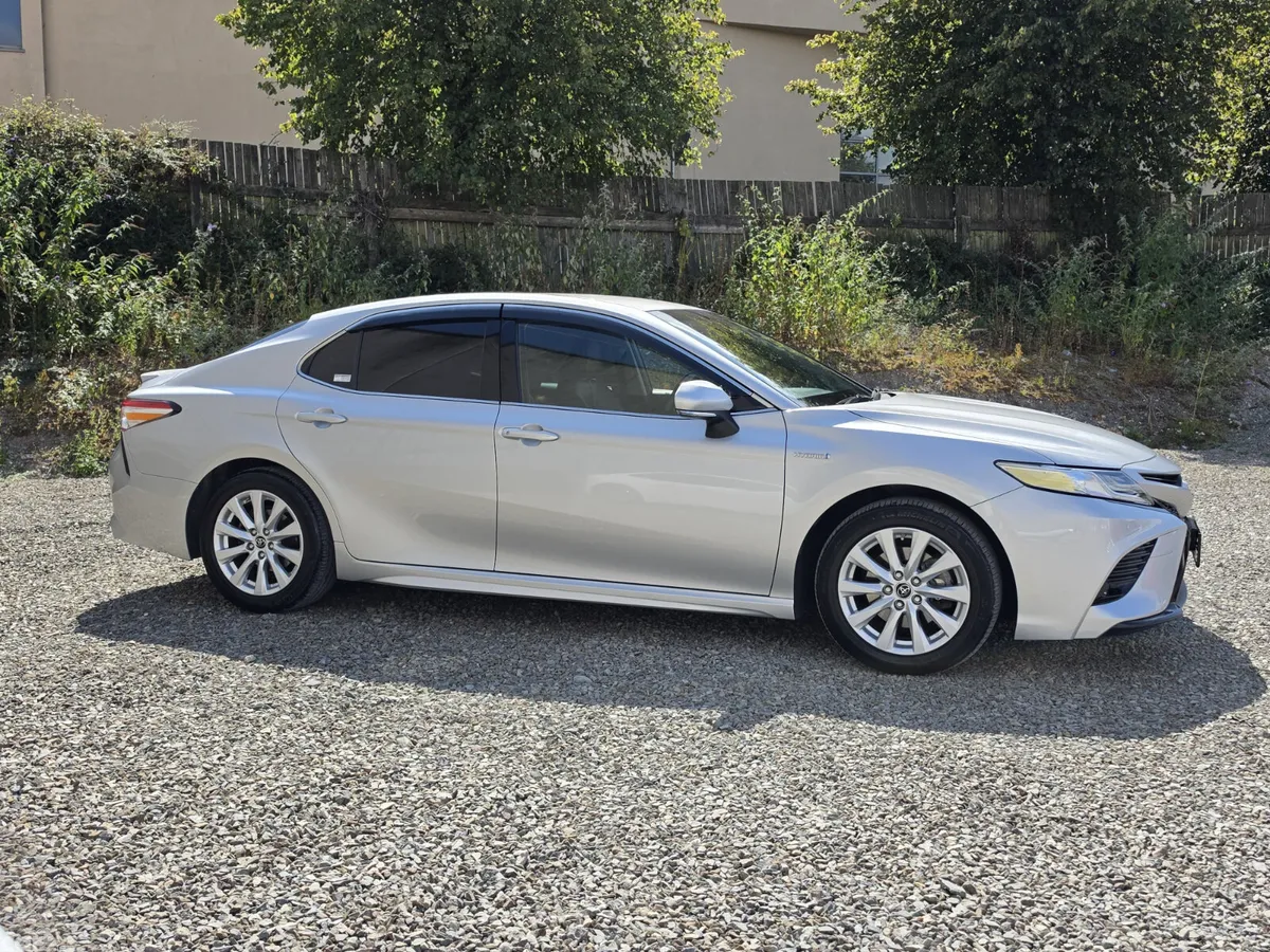 Toyota Camry Saloon, Petrol Hybrid, 2019, Silver