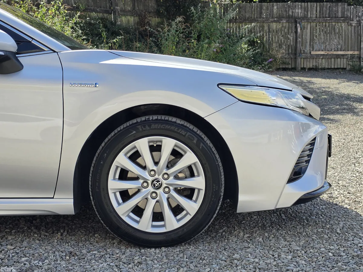 Toyota Camry Saloon, Petrol Hybrid, 2019, Silver
