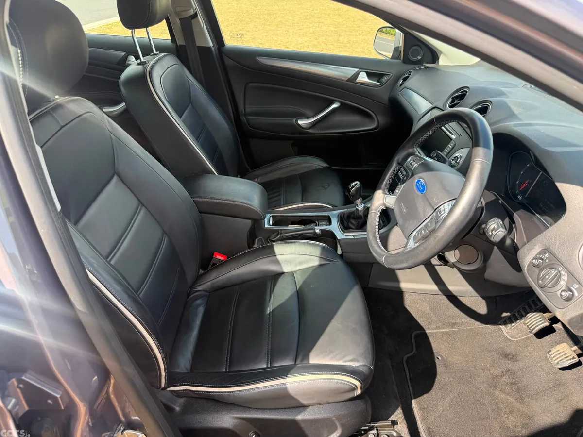 Ford Mondeo Hatchback, Diesel, 2014, Grey