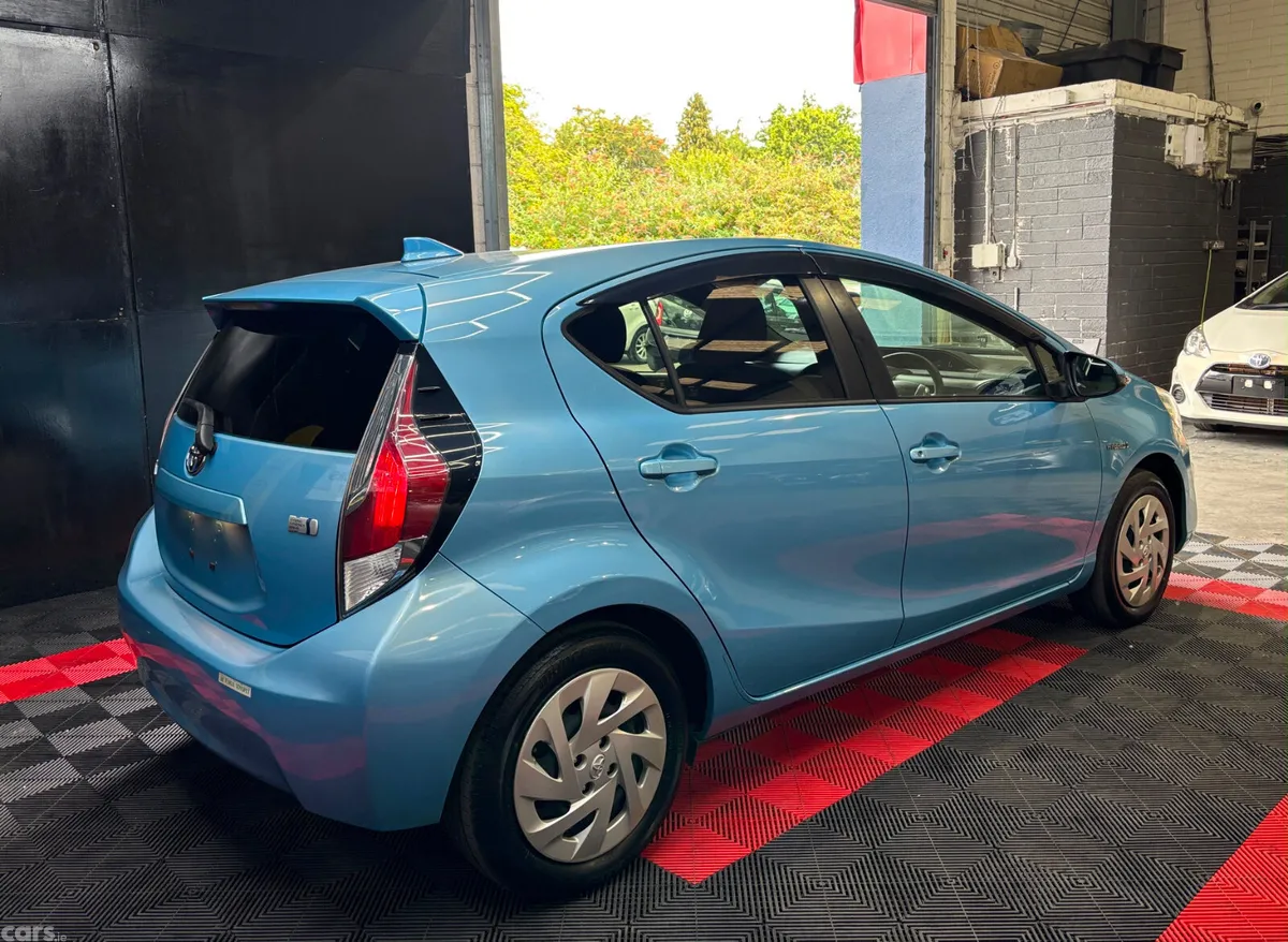 Toyota Aqua Hatchback, Petrol Hybrid, 2017, Blue