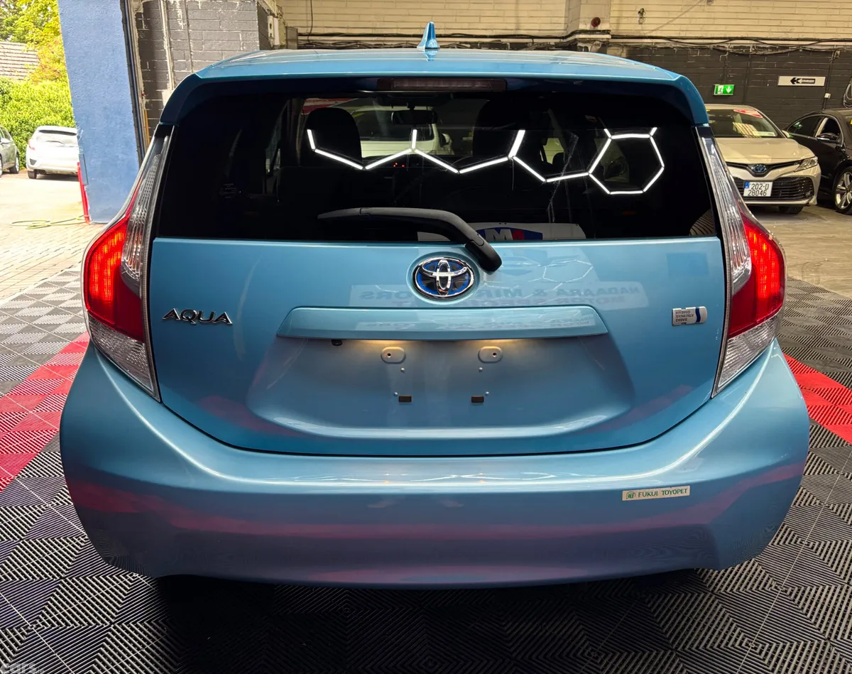 Toyota Aqua Hatchback, Petrol Hybrid, 2017, Blue