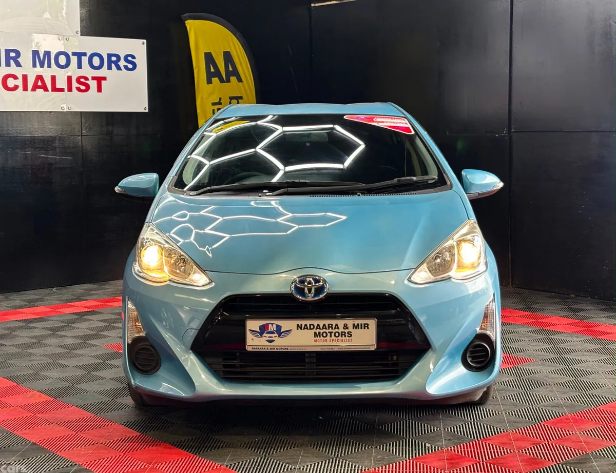 Toyota Aqua Hatchback, Petrol Hybrid, 2017, Blue