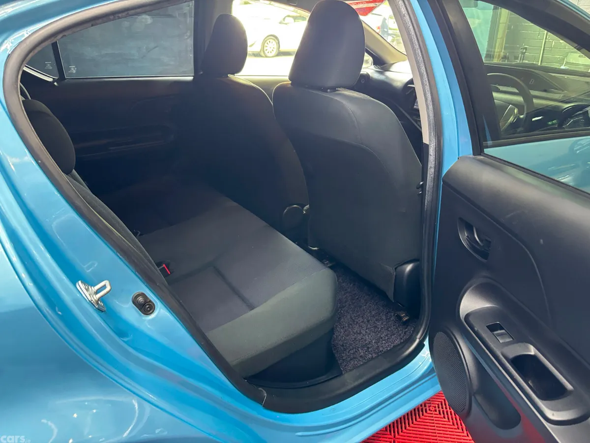 Toyota Aqua Hatchback, Petrol Hybrid, 2017, Blue