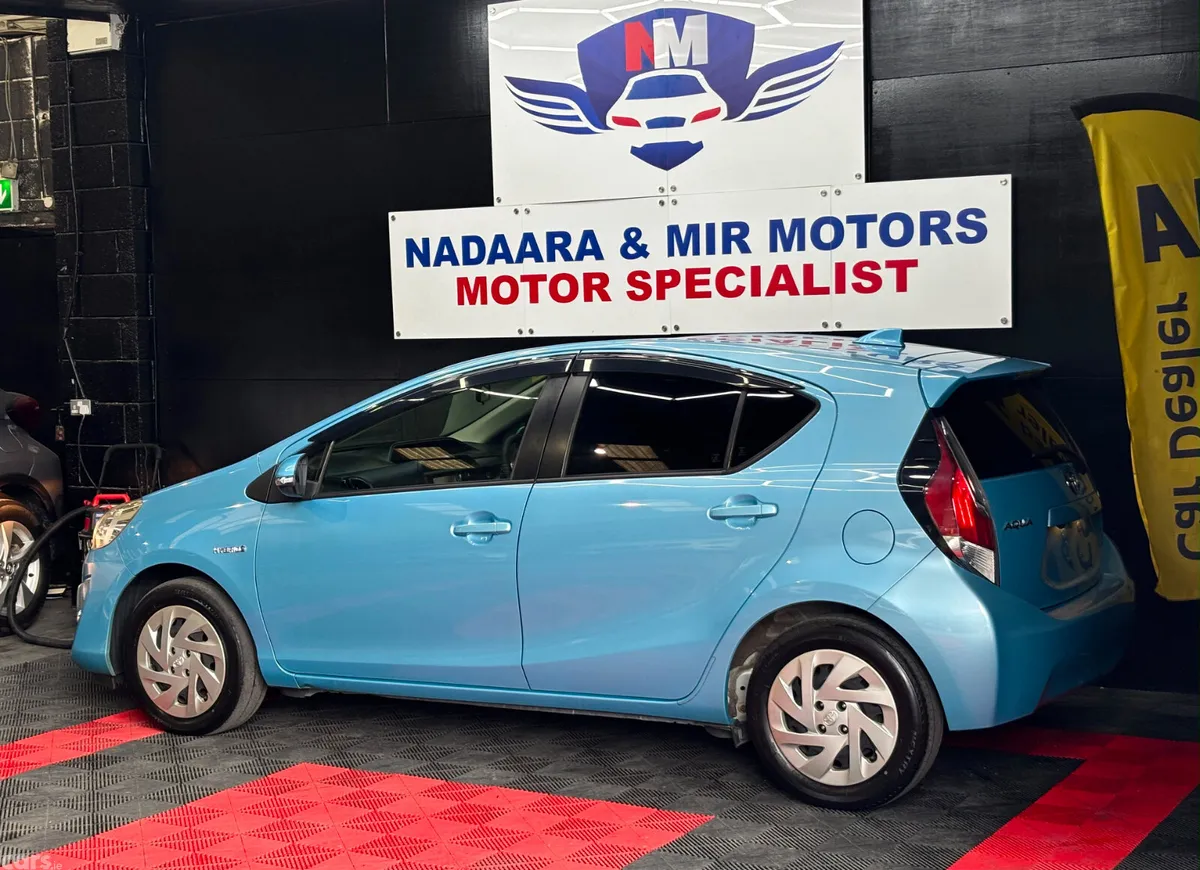 Toyota Aqua Hatchback, Petrol Hybrid, 2017, Blue