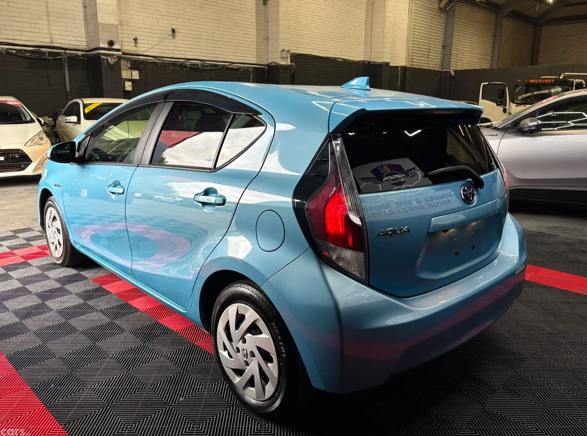 Toyota Aqua Hatchback, Petrol Hybrid, 2017, Blue