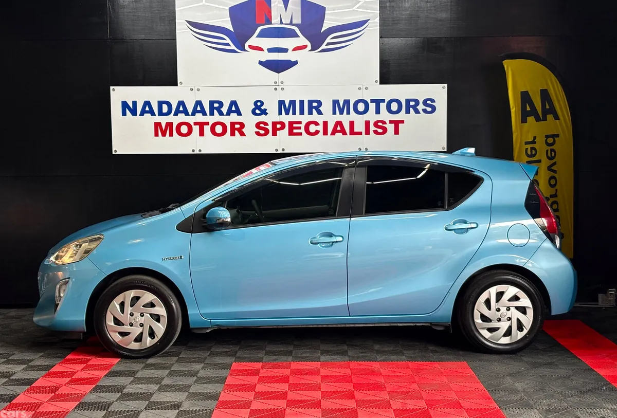 Toyota Aqua Hatchback, Petrol Hybrid, 2017, Blue