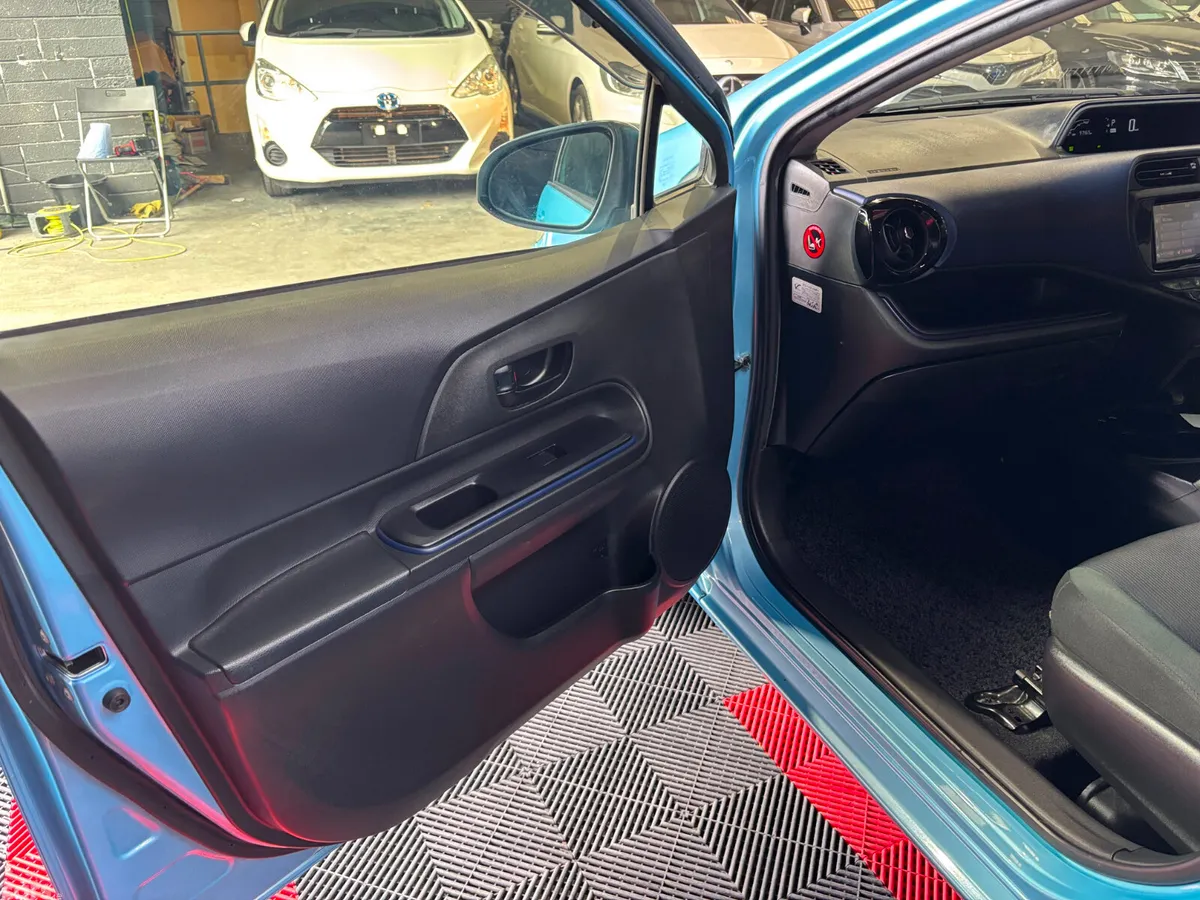 Toyota Aqua Hatchback, Petrol Hybrid, 2017, Blue