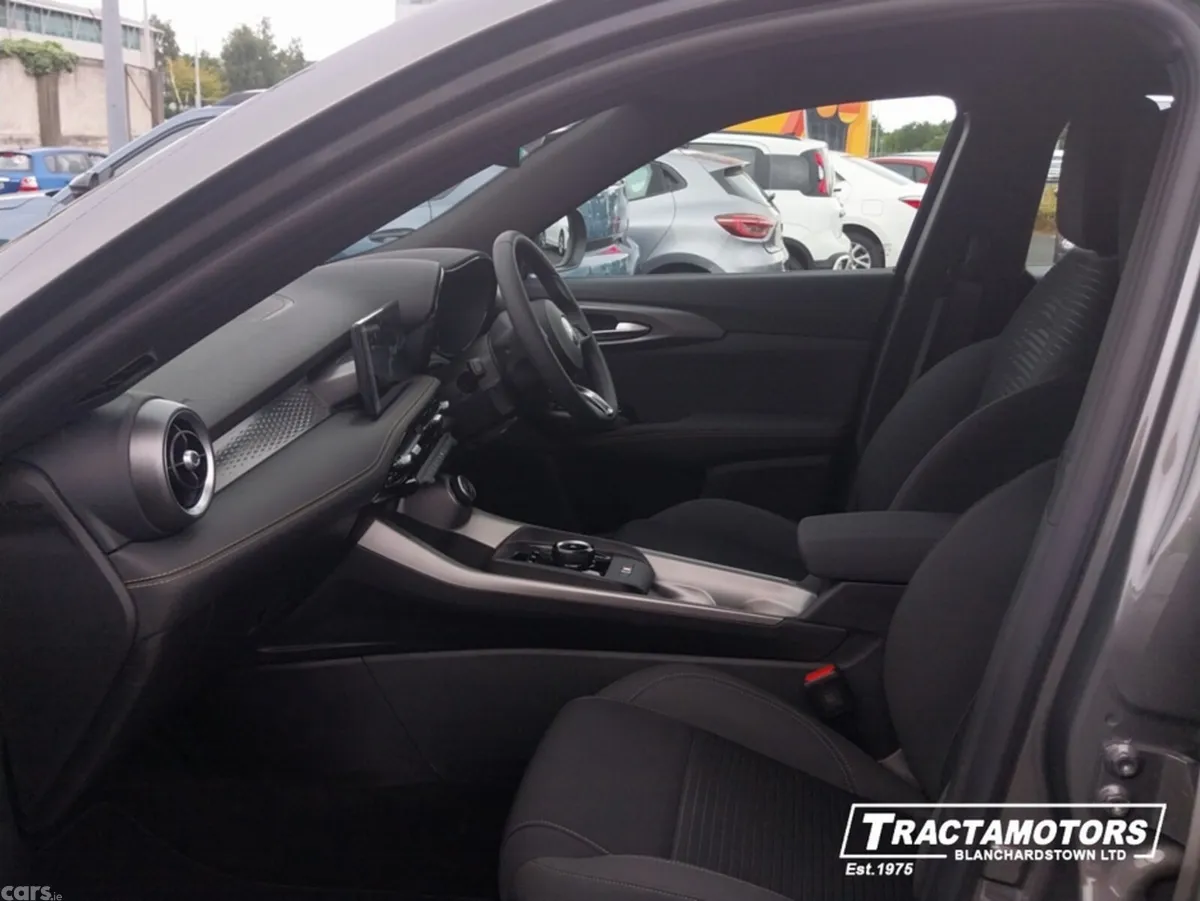 Alfa Romeo Tonale MPV, Petrol Hybrid, 2026, Grey