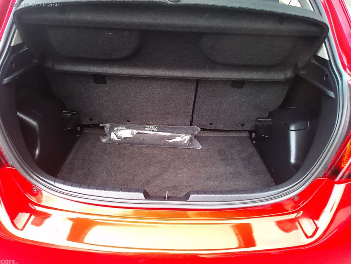 Toyota Yaris Hatchback, Petrol, 2016, Red