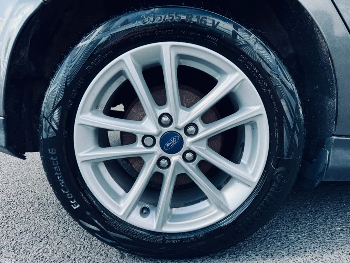 Ford Focus Hatchback, Diesel, 2017, Grey