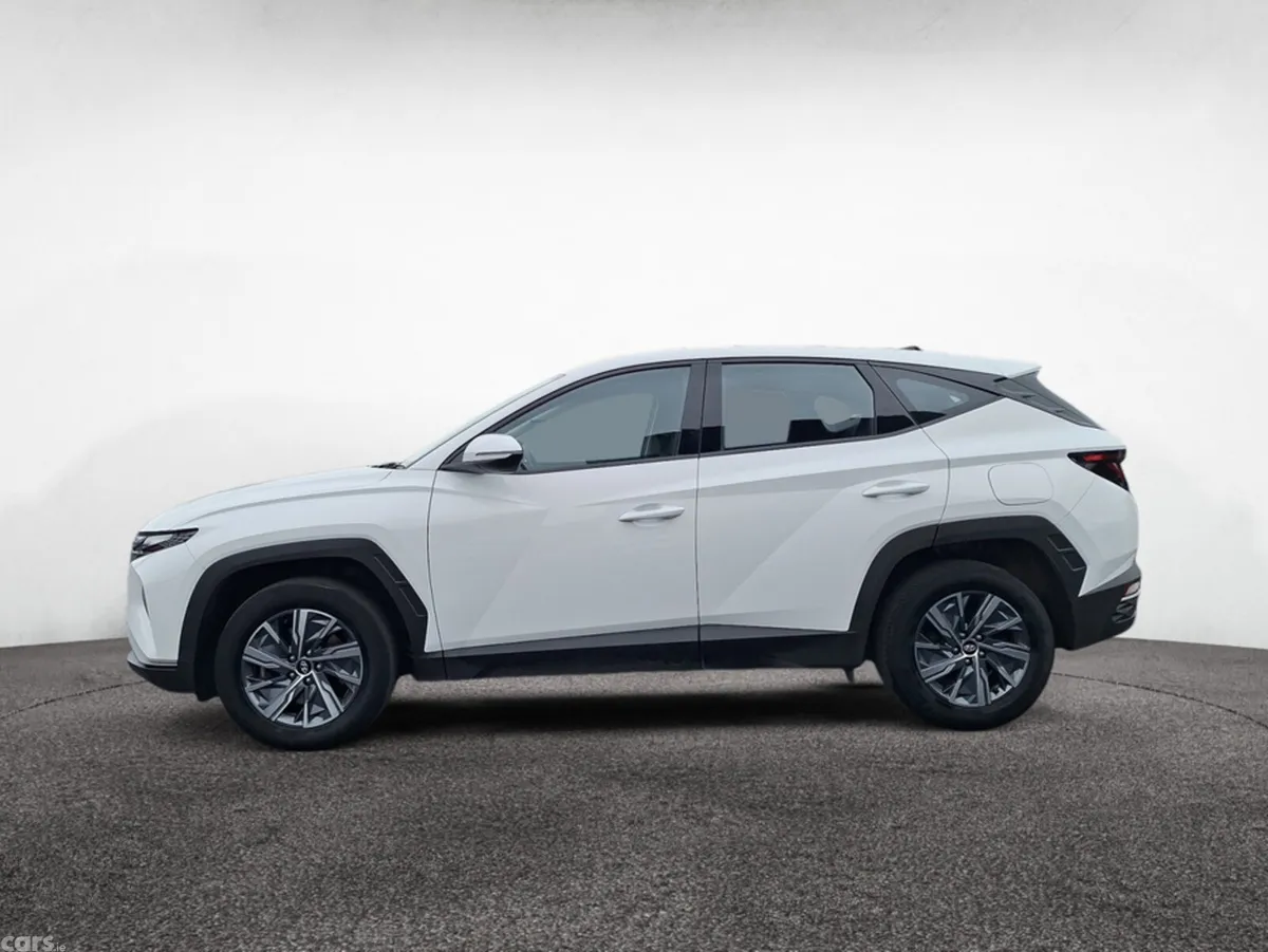 Hyundai Tucson MPV, Petrol Hybrid, 2023, White