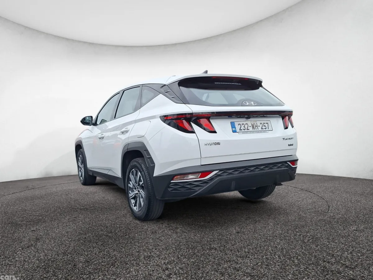 Hyundai Tucson MPV, Petrol Hybrid, 2023, White