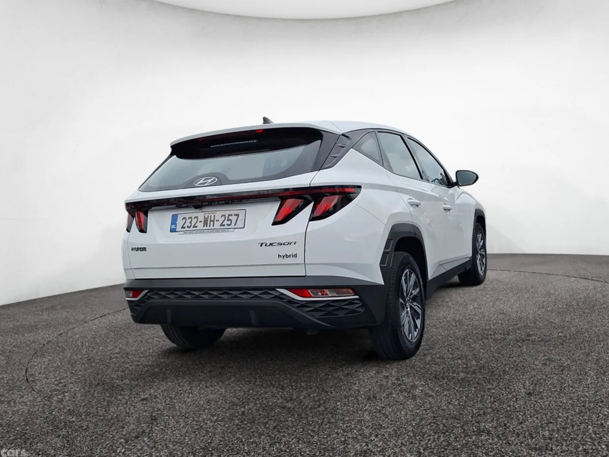 Hyundai Tucson MPV, Petrol Hybrid, 2023, White