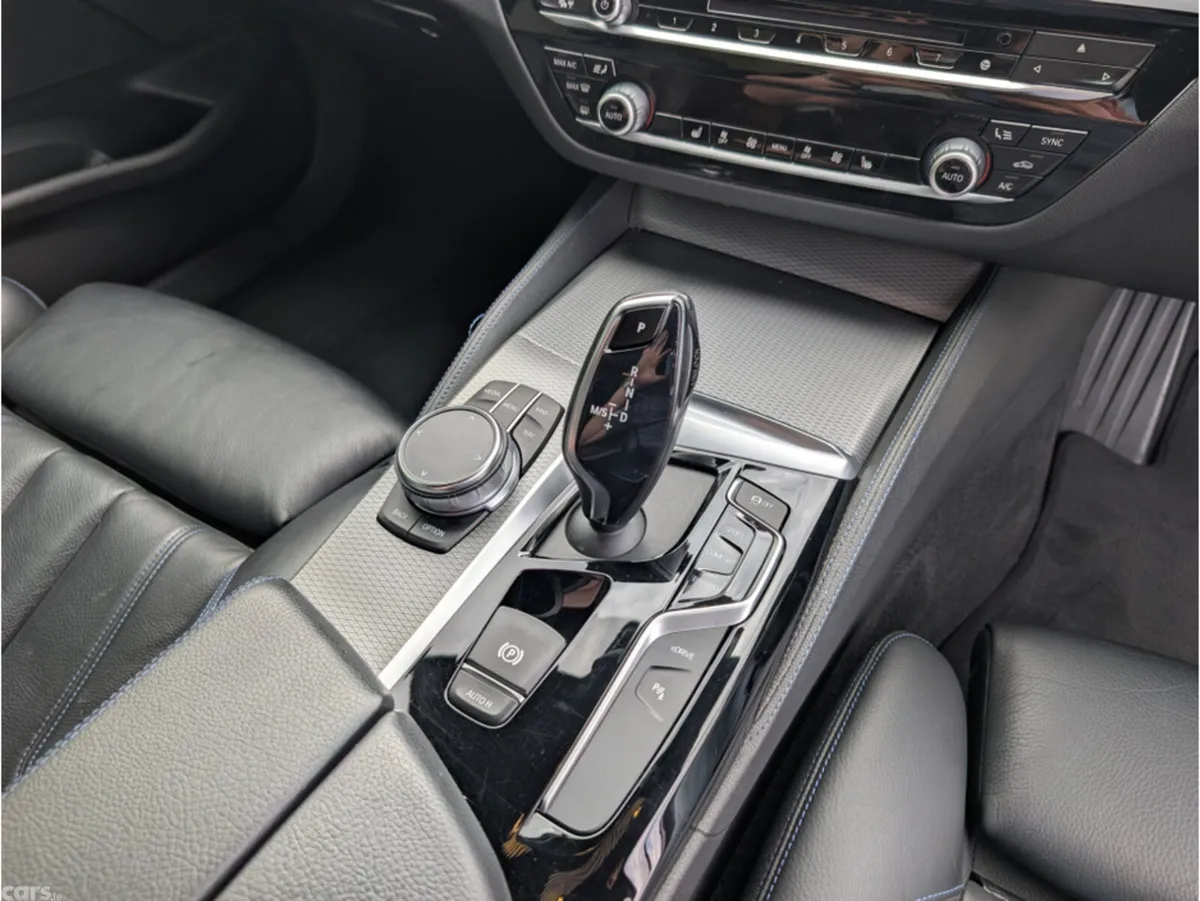 BMW 5-Series Saloon, Petrol Plug-in Hybrid, 2018, Blue