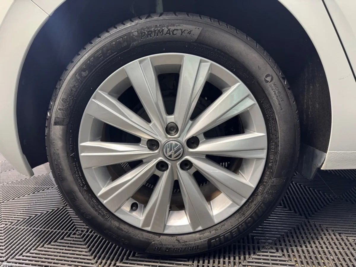 Volkswagen Polo Hatchback, Petrol, 2018, White