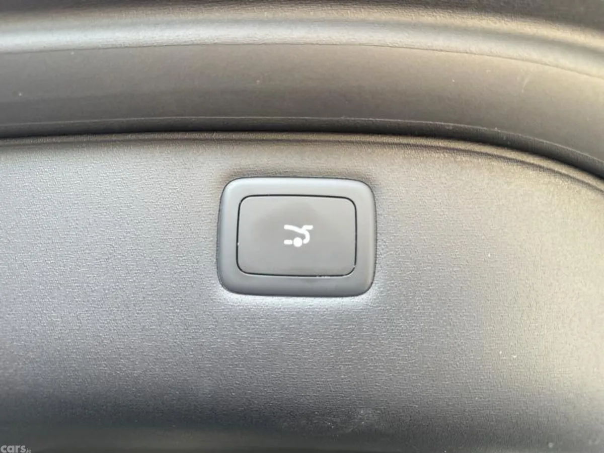 MG IM6 SUV, Electric, 2026, Silver