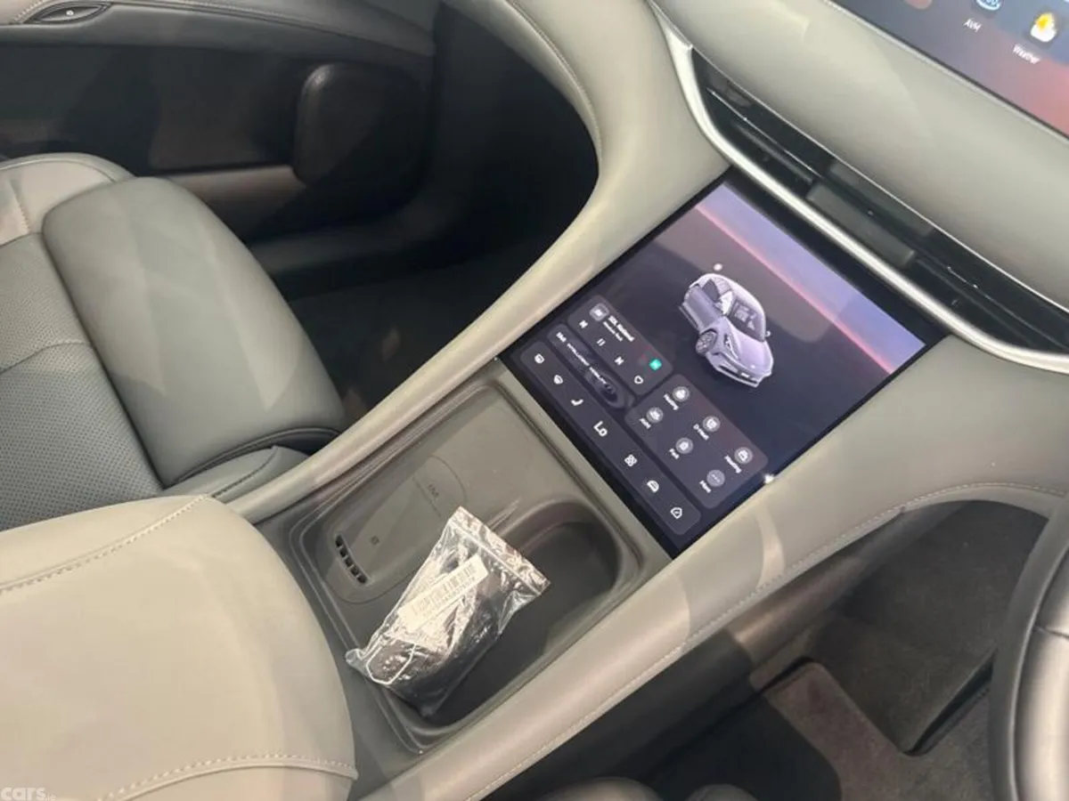 MG IM6 SUV, Electric, 2026, Silver
