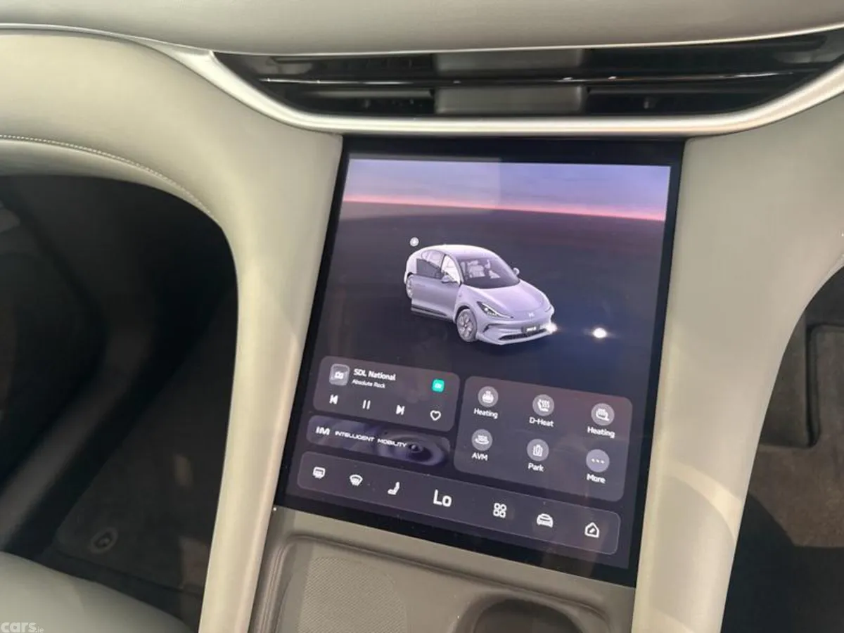 MG IM6 SUV, Electric, 2026, Silver