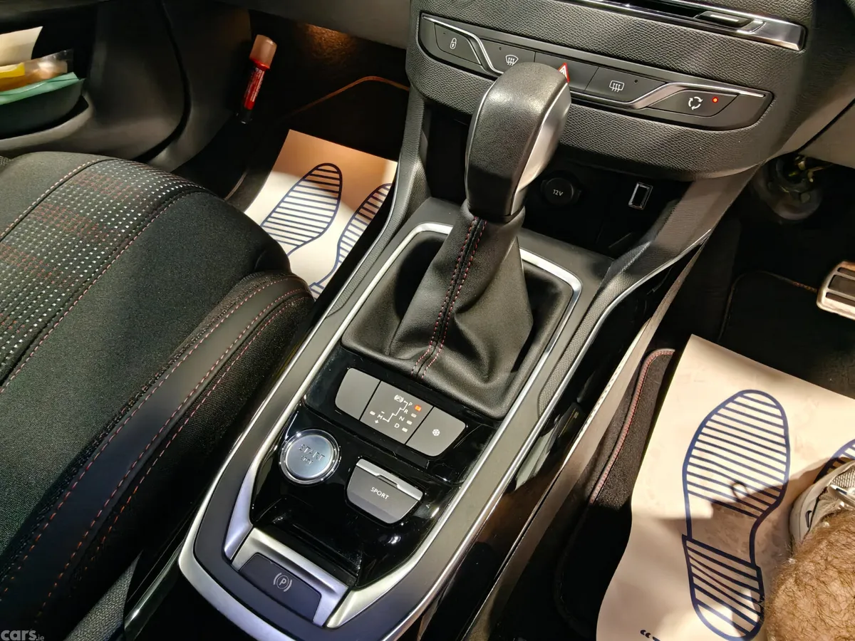 Peugeot 308 Hatchback, Petrol, 2018, Black