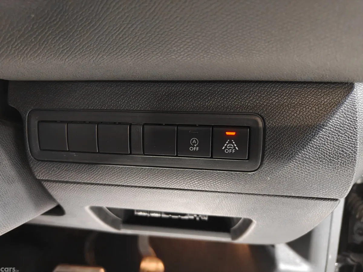 Peugeot 308 Hatchback, Petrol, 2018, Black