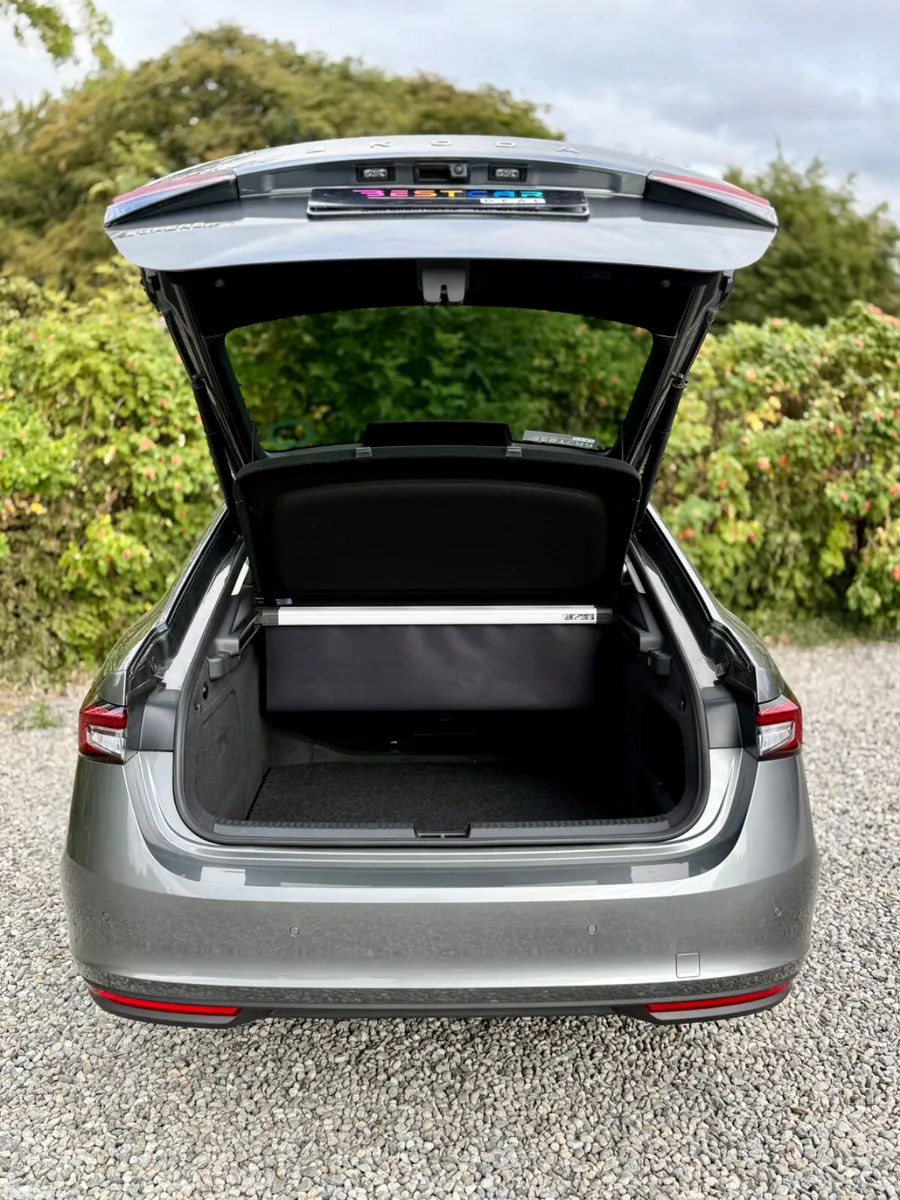 Skoda Superb Saloon, Diesel, 2026, Grey