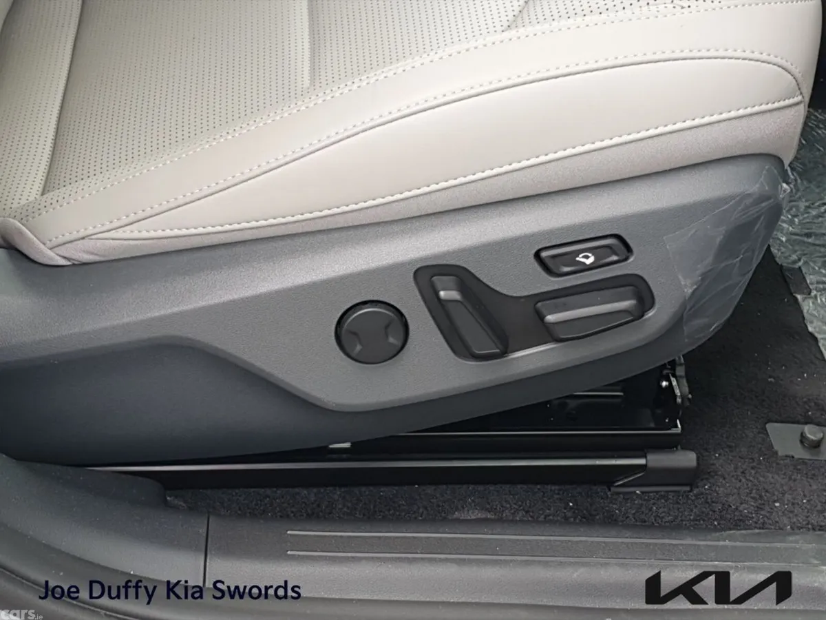 Kia EV6 MPV, Electric, 2026, Grey