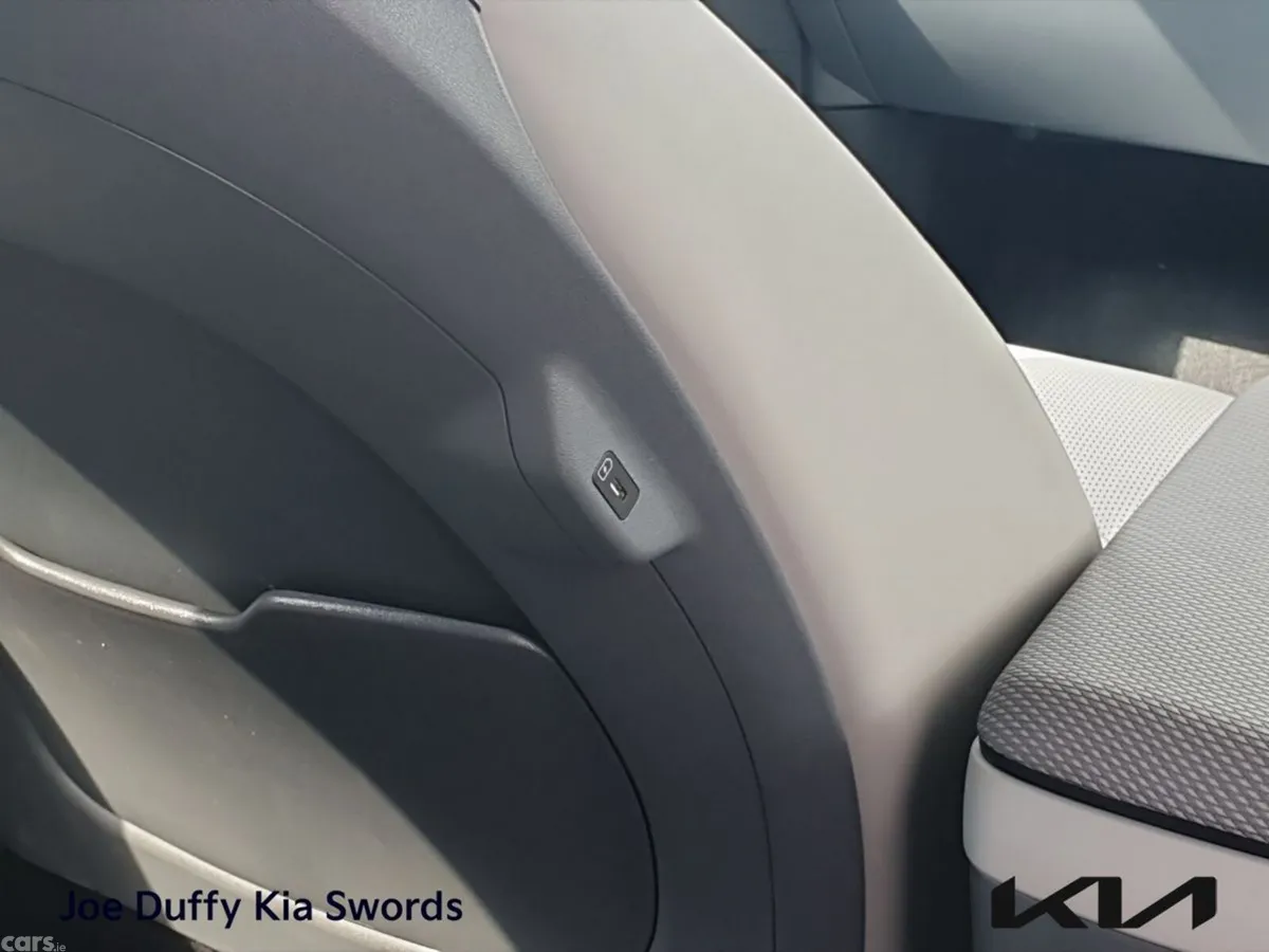 Kia EV6 MPV, Electric, 2026, Grey