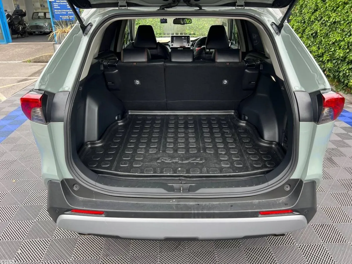 Toyota RAV4 SUV, Petrol Hybrid, 2022, Green