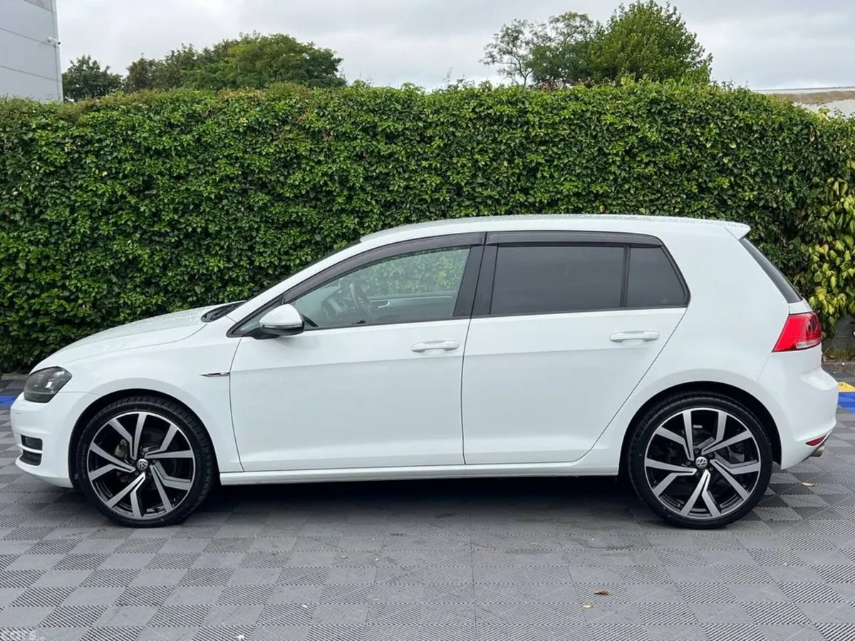 Volkswagen Golf Hatchback, Petrol, 2015, White