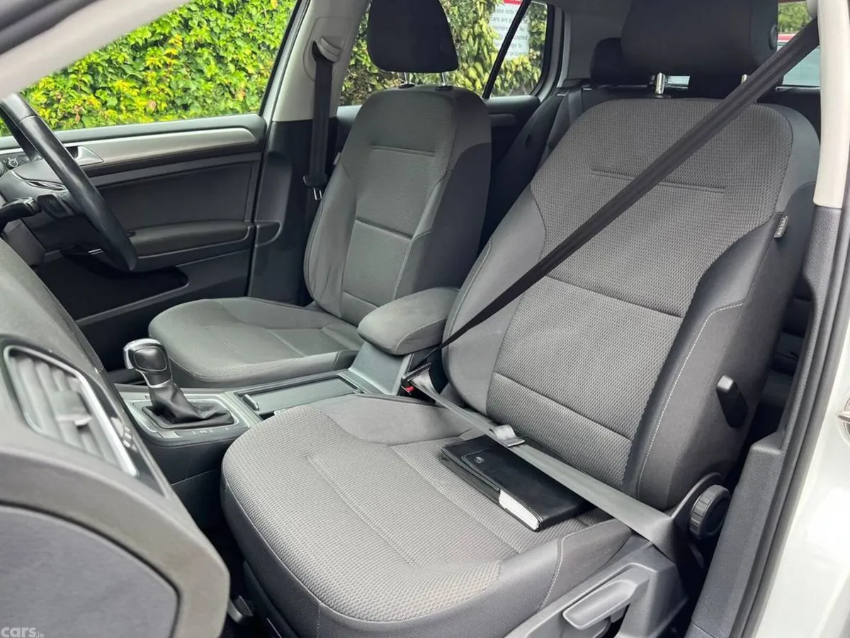 Volkswagen Golf Hatchback, Petrol, 2015, White